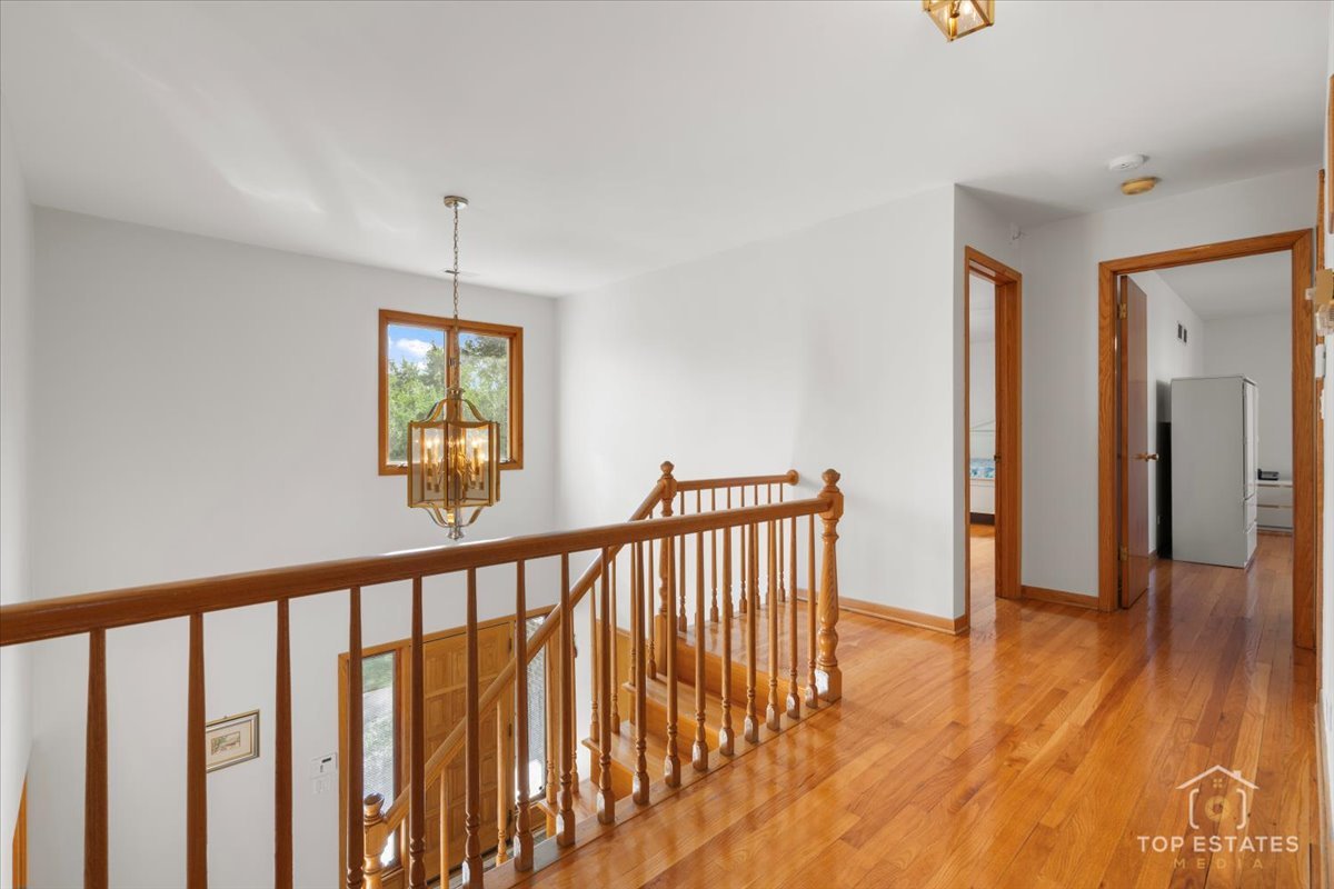 17W508 Hawthorne Avenue, Wood Dale, IL 60191