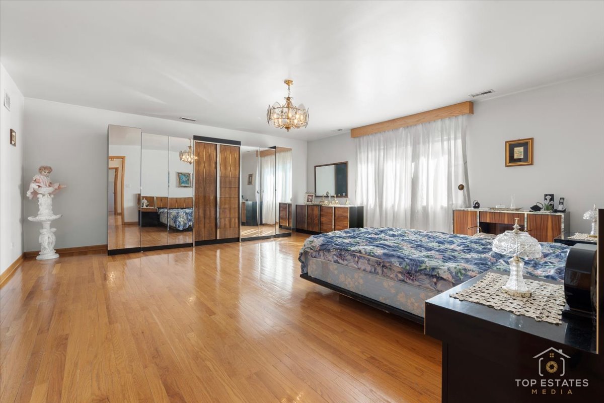 17W508 Hawthorne Avenue, Wood Dale, IL 60191