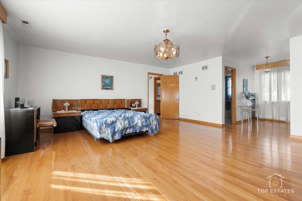 17W508 Hawthorne Avenue, Wood Dale, IL 60191