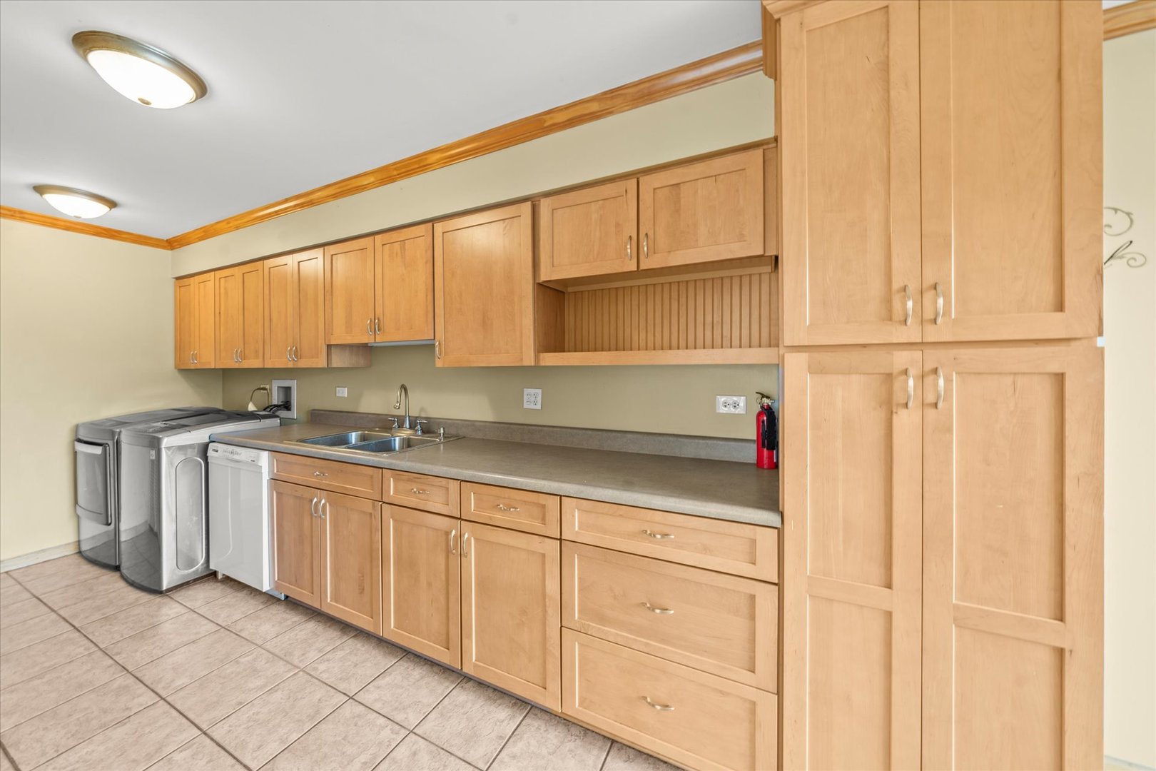 1316 Kingsbury Drive #1, Hanover Park, IL 60133