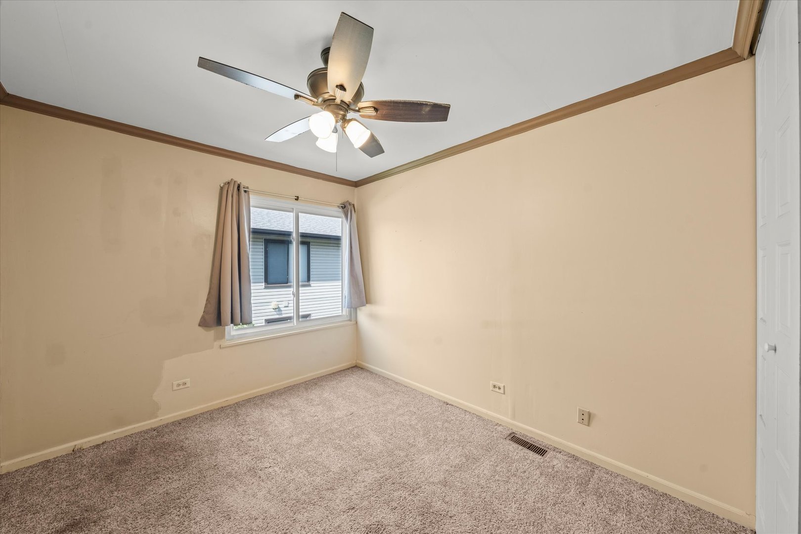 1316 Kingsbury Drive #1, Hanover Park, IL 60133
