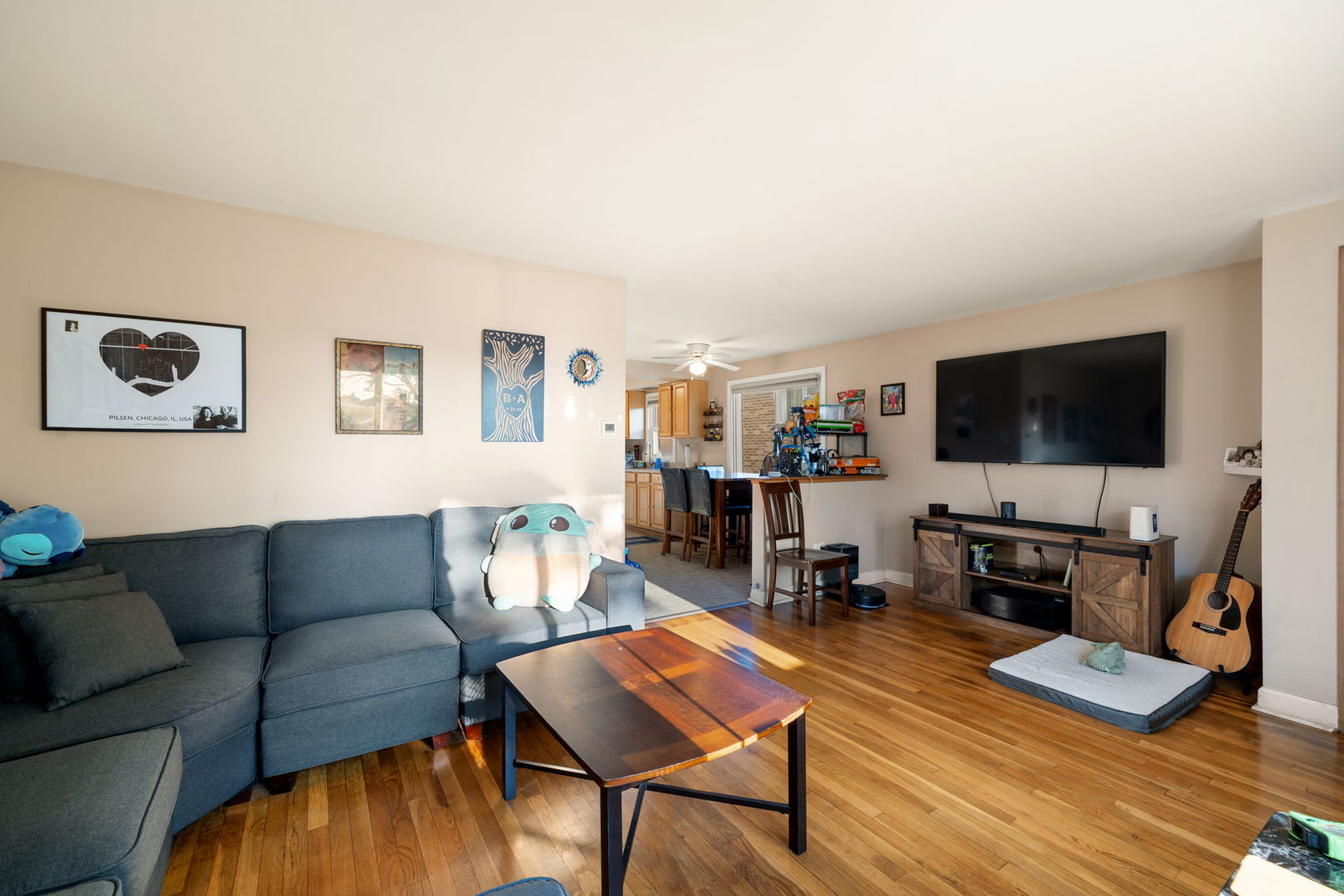 12915 S Houston Avenue, Chicago, IL 60633