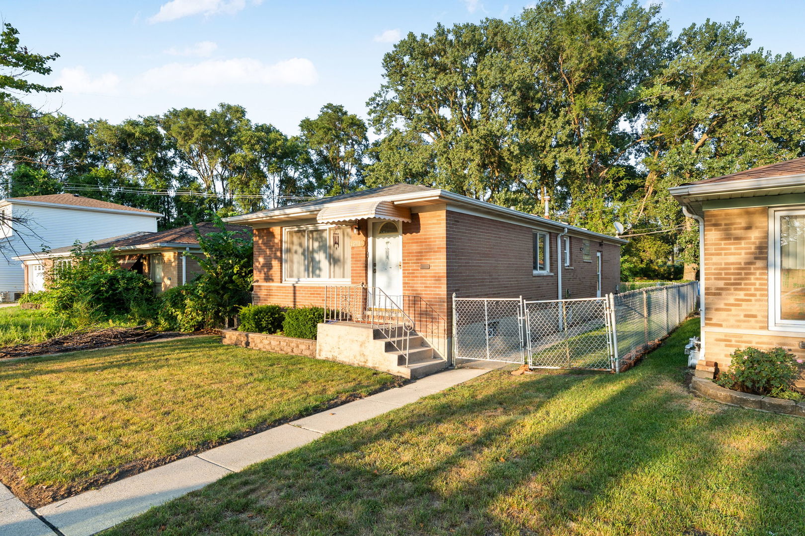 12915 S Houston Avenue, Chicago, IL 60633