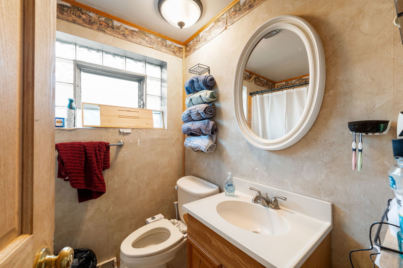 12915 S Houston Avenue, Chicago, IL 60633
