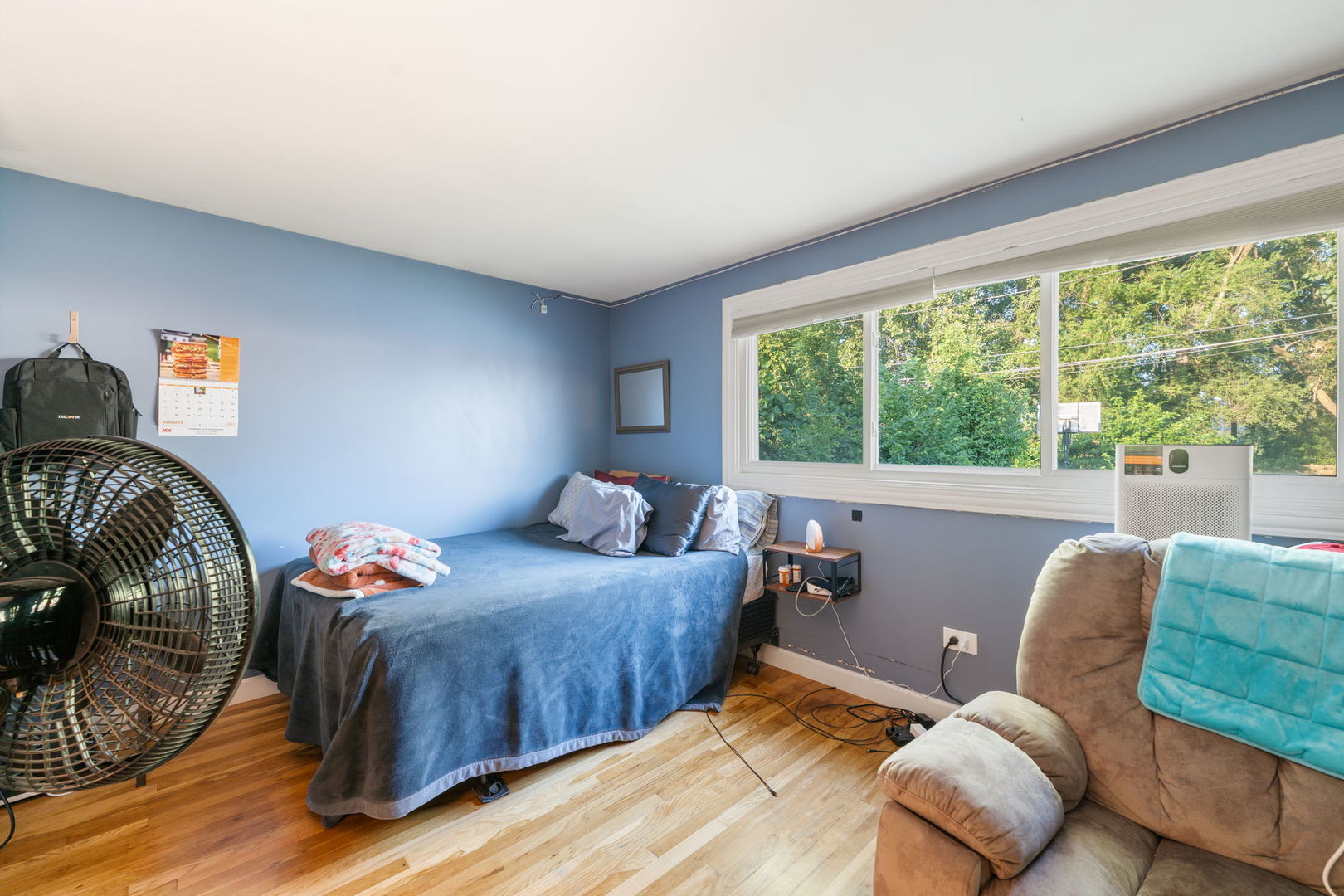 12915 S Houston Avenue, Chicago, IL 60633