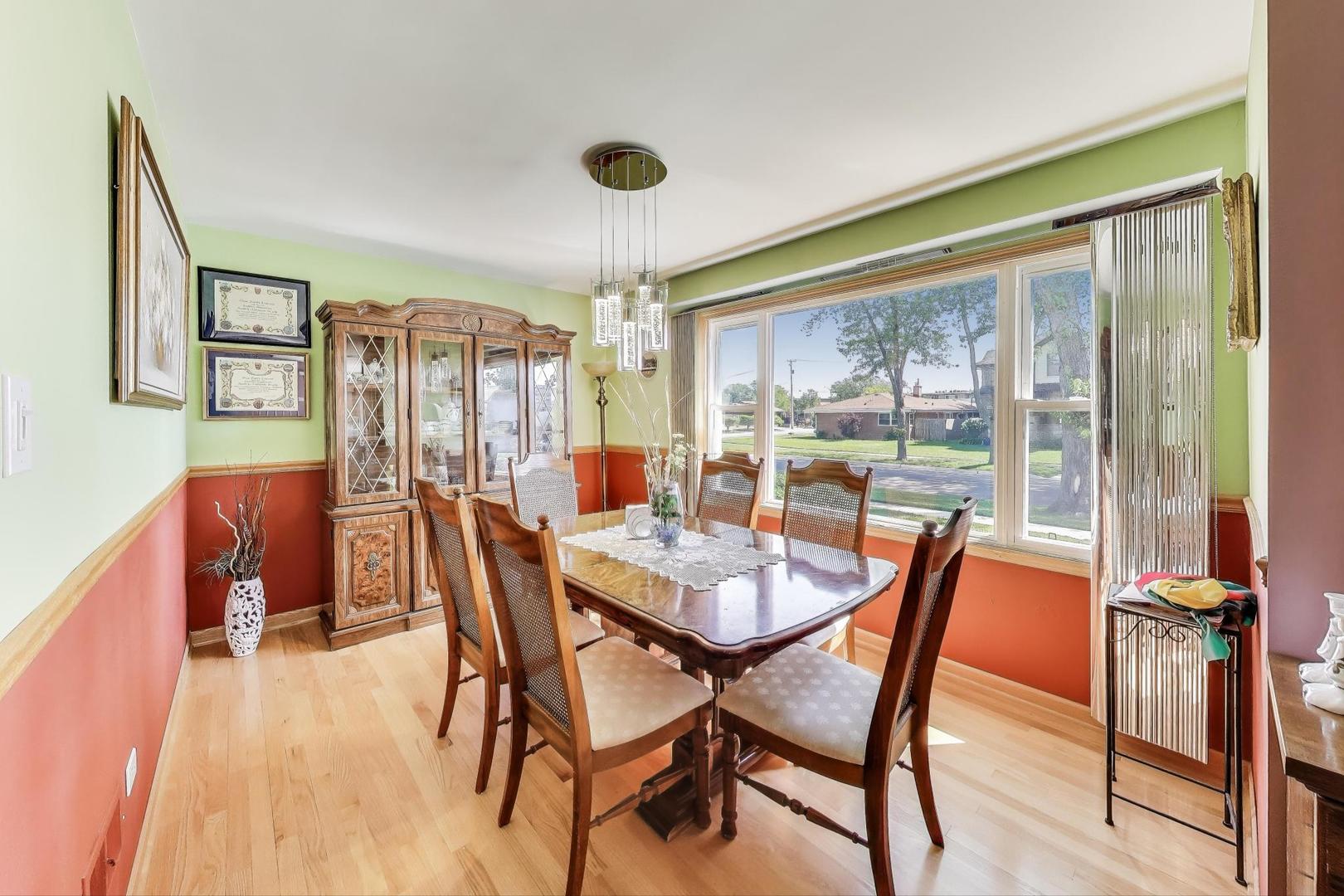 4962 N Oconto Avenue, Harwood Heights, IL 60706