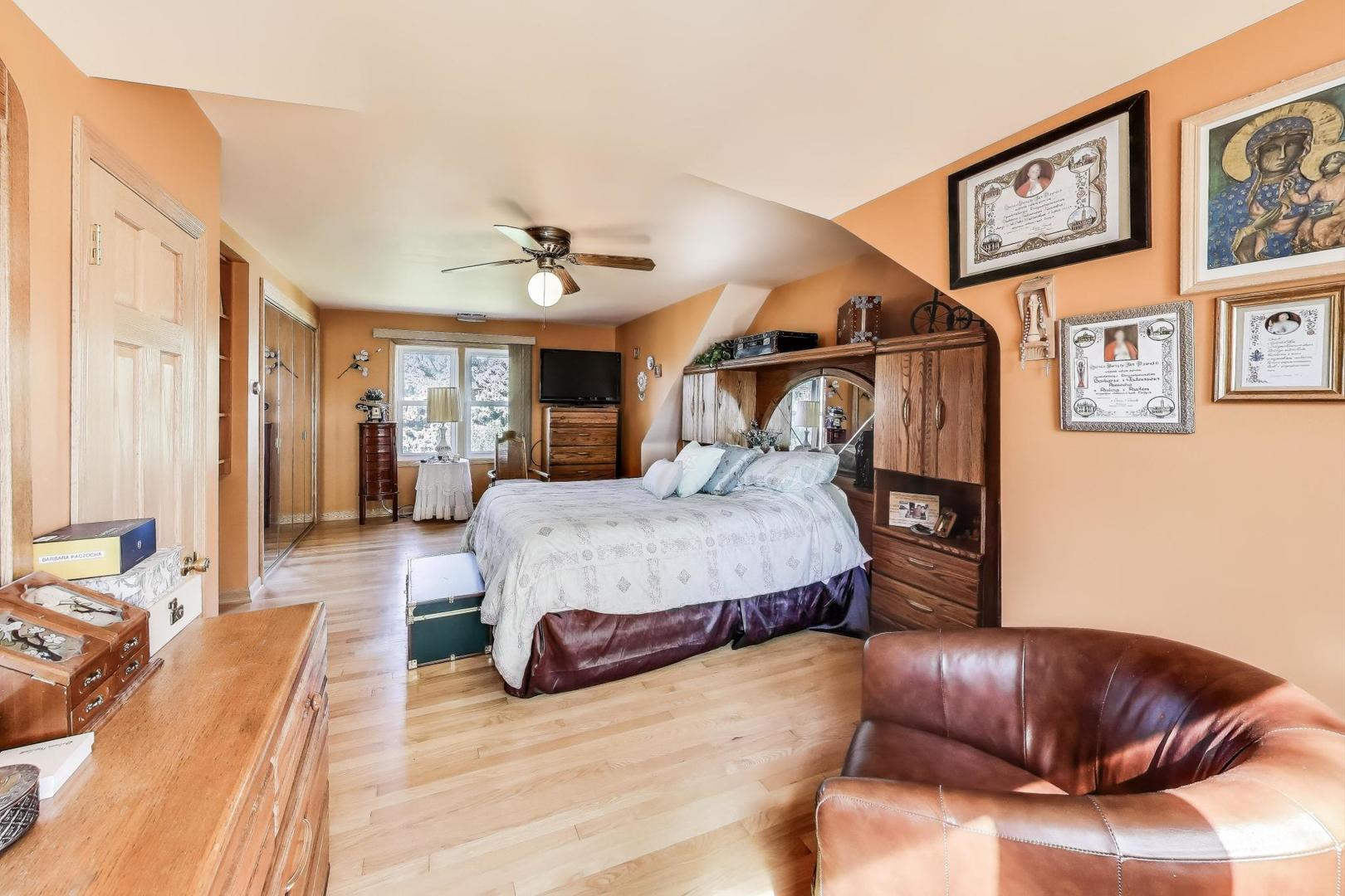 4962 N Oconto Avenue, Harwood Heights, IL 60706