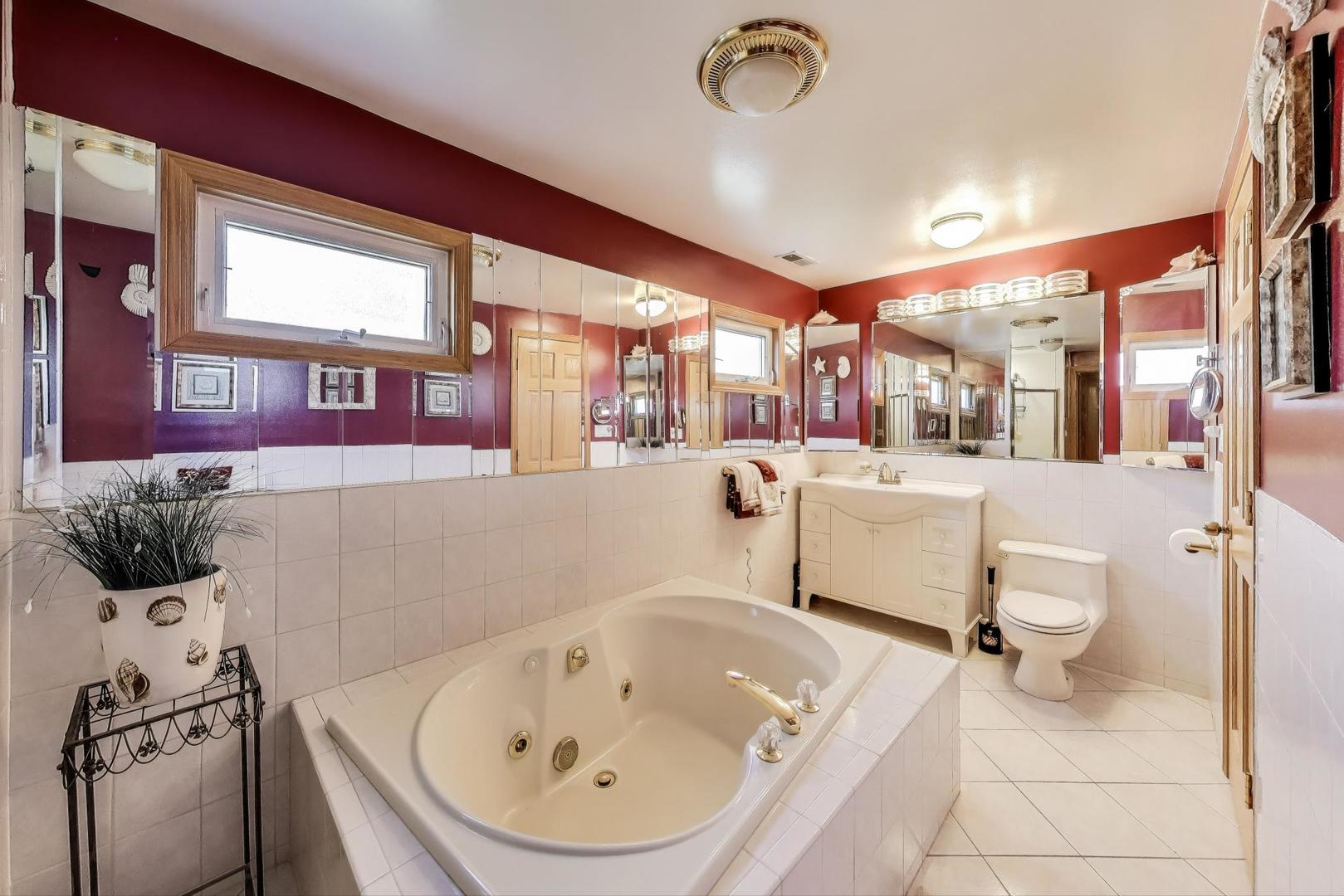 4962 N Oconto Avenue, Harwood Heights, IL 60706