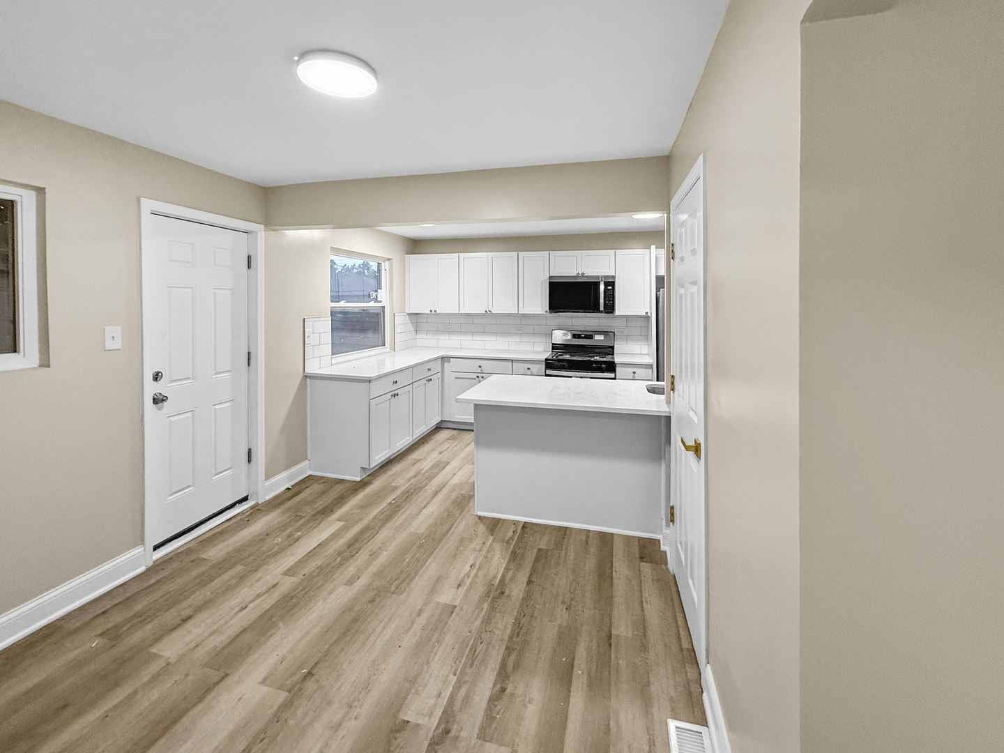 17138 Burnham Avenue, Lansing, IL 60438