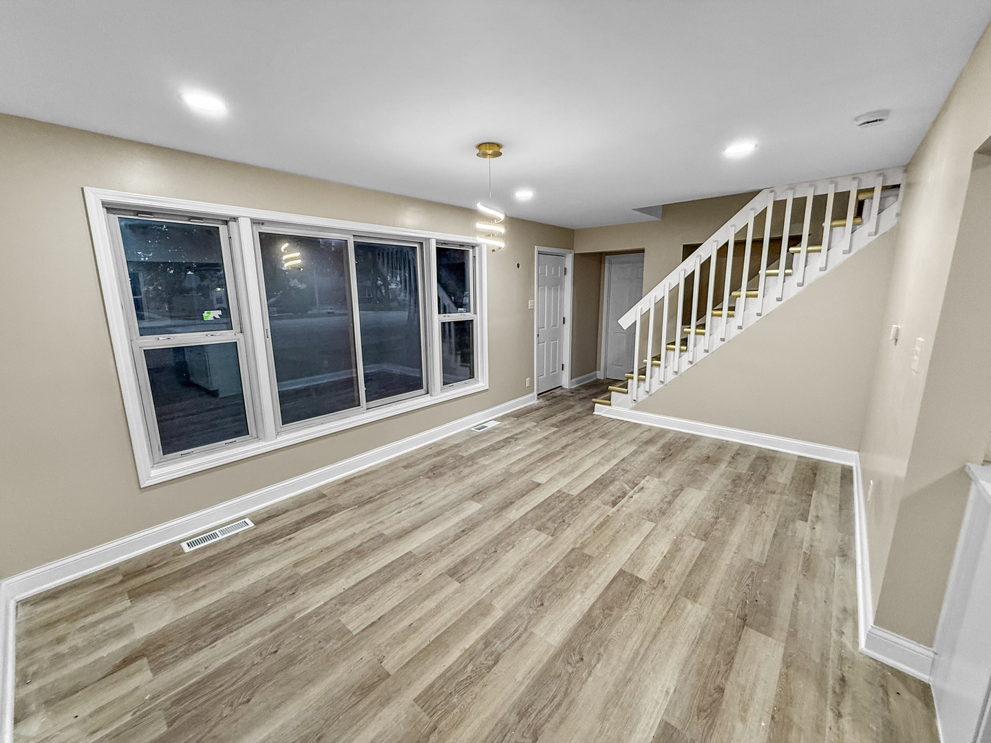 17138 Burnham Avenue, Lansing, IL 60438