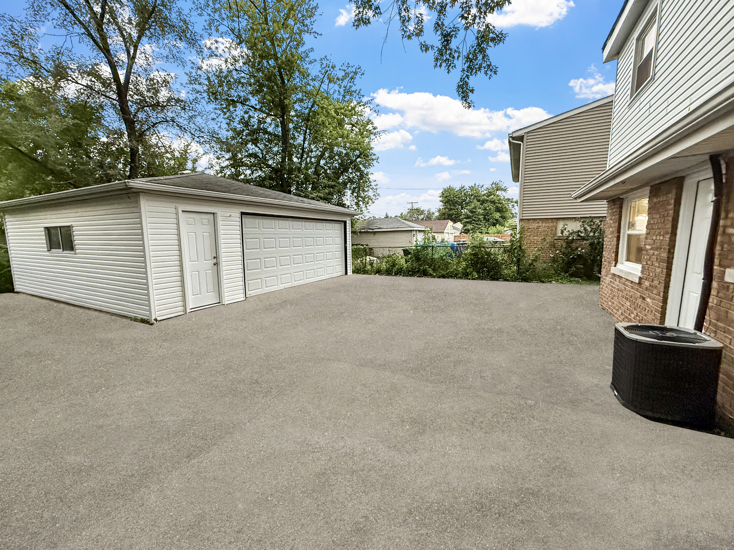 17138 Burnham Avenue, Lansing, IL 60438