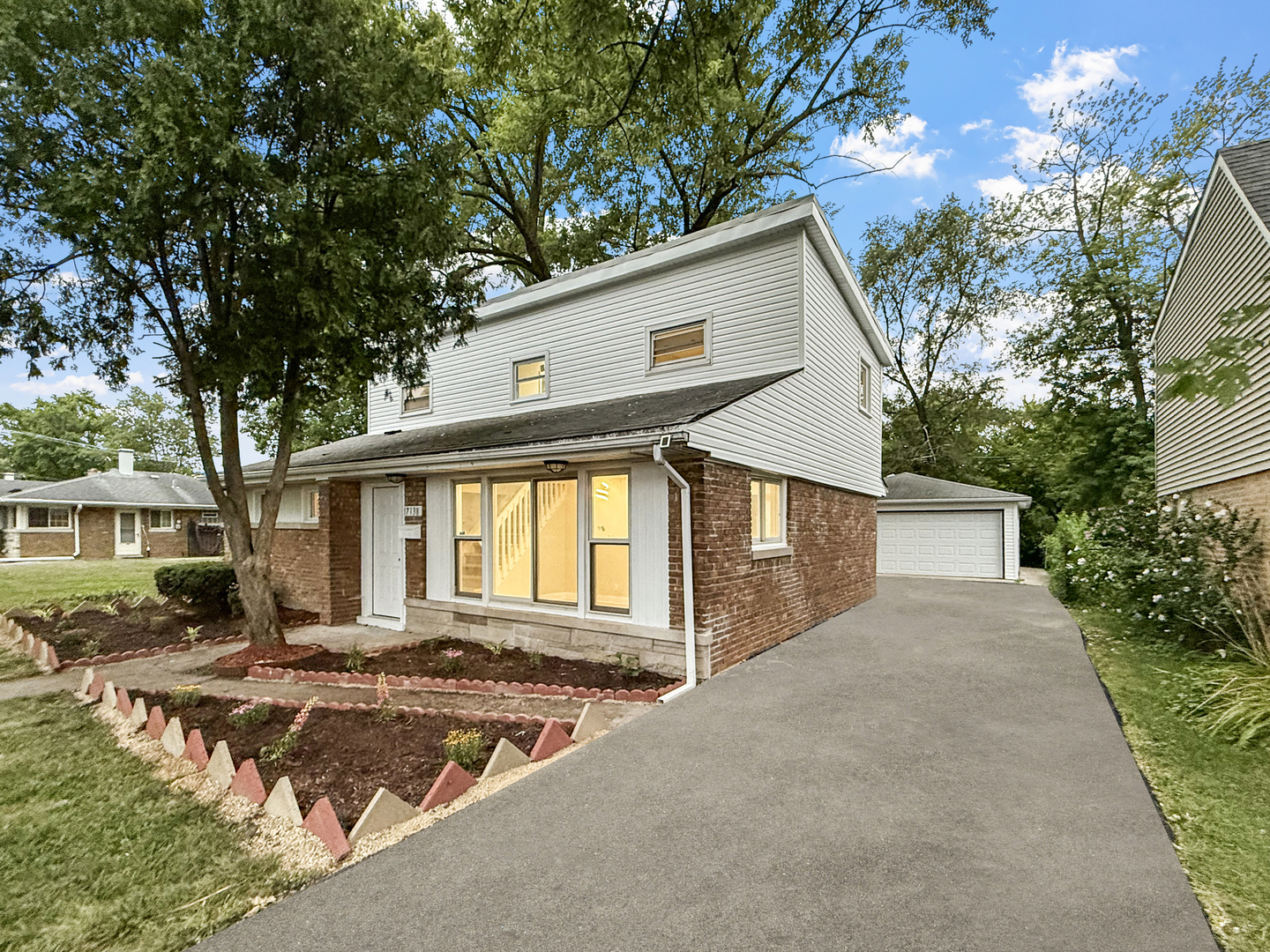 17138 Burnham Avenue, Lansing, IL 60438