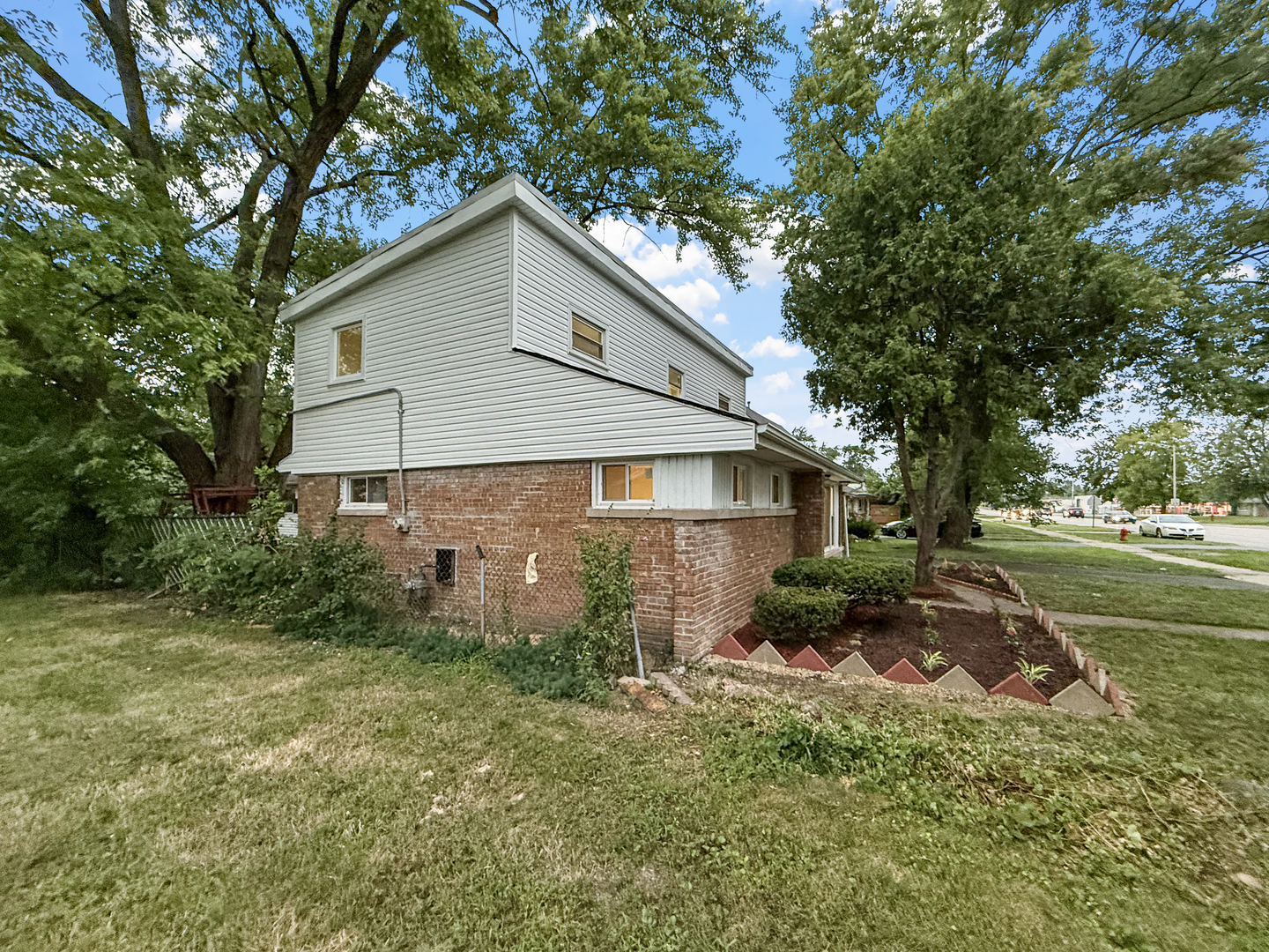 17138 Burnham Avenue, Lansing, IL 60438