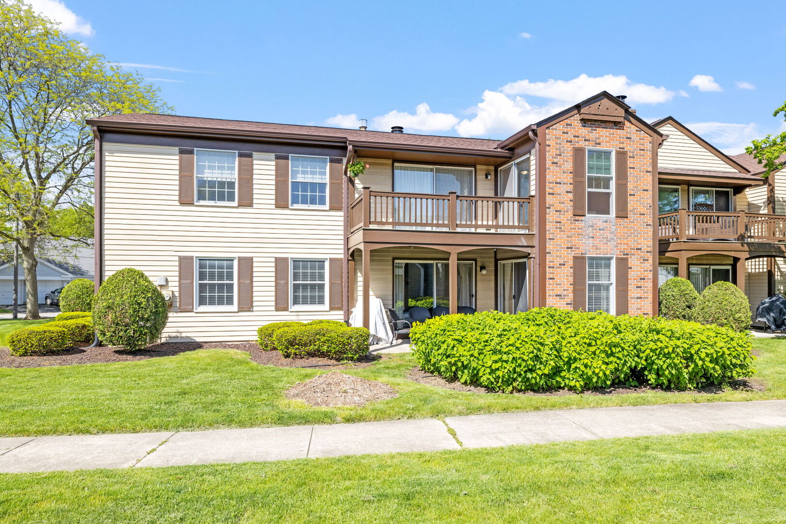 54 Plymouth Court #202D, Naperville, IL 60565