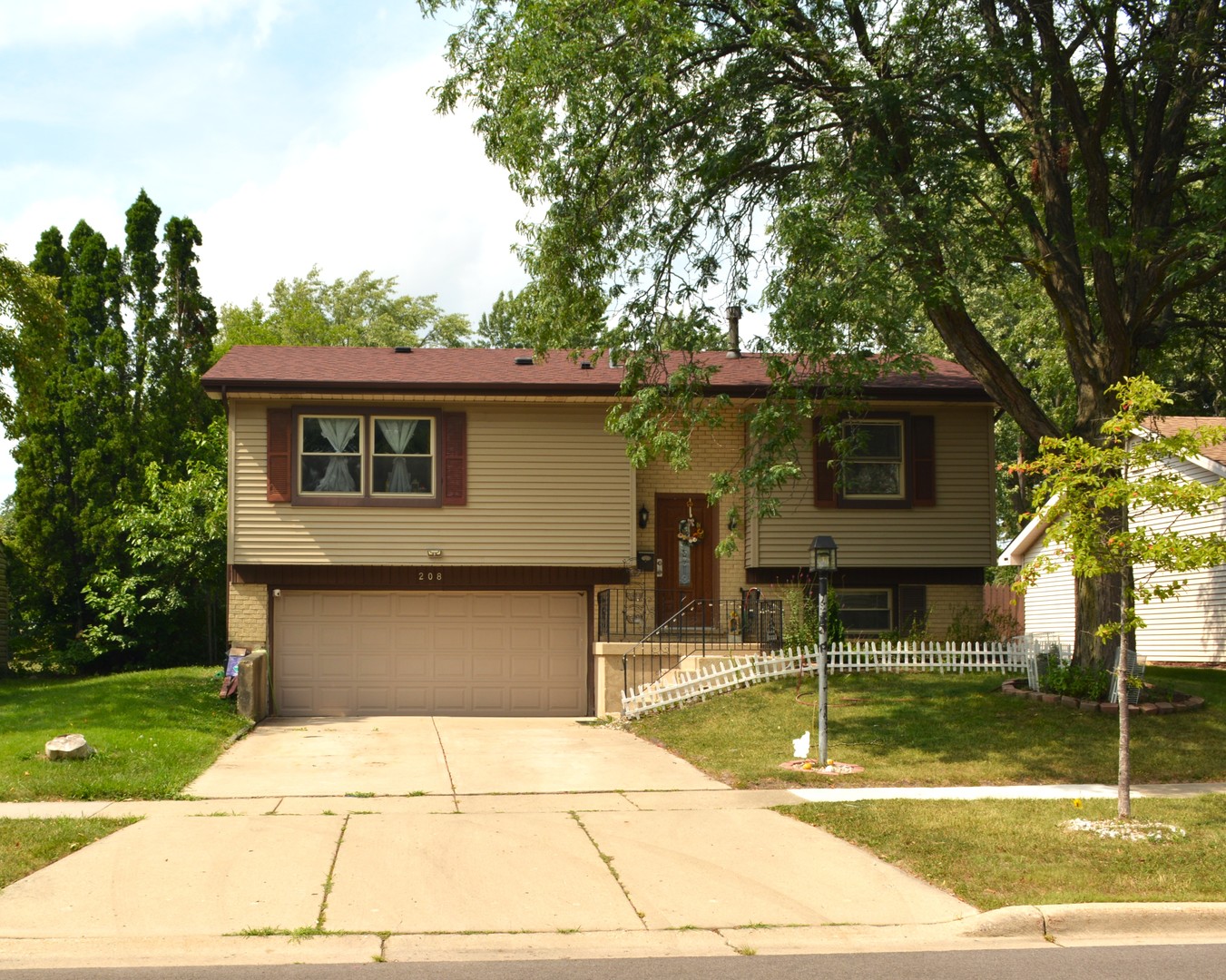 208 Judy Lane, Streamwood, IL 60107