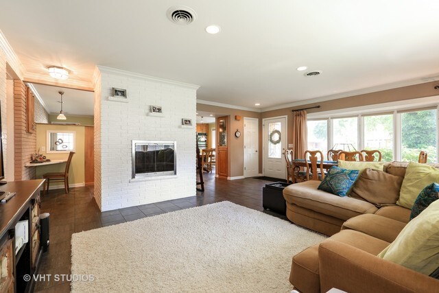 128 S Linden Avenue, Elmhurst, IL 60126