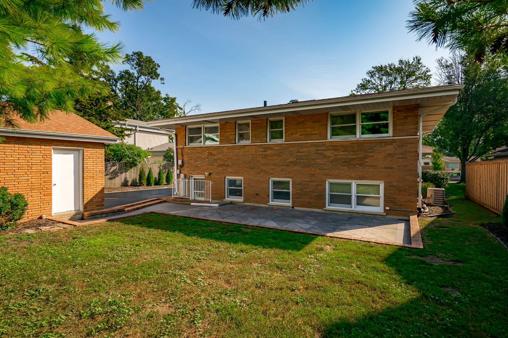 128 S Linden Avenue, Elmhurst, IL 60126