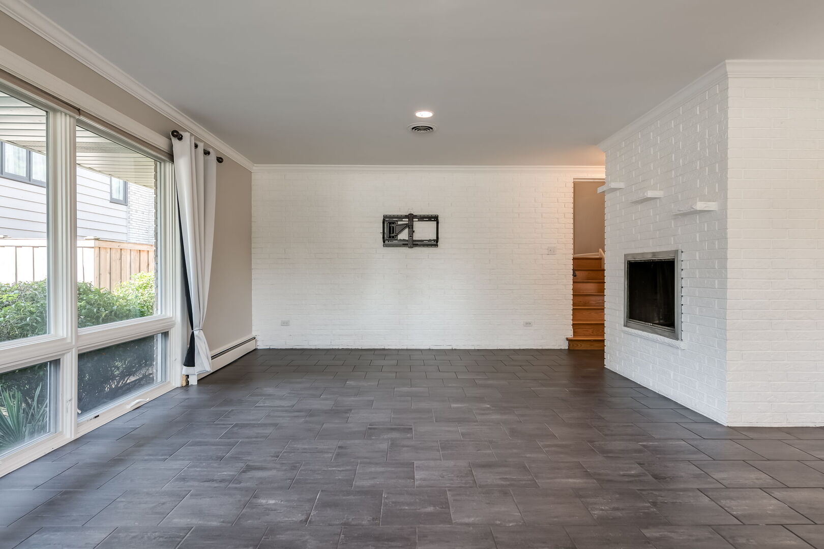 128 S Linden Avenue, Elmhurst, IL 60126