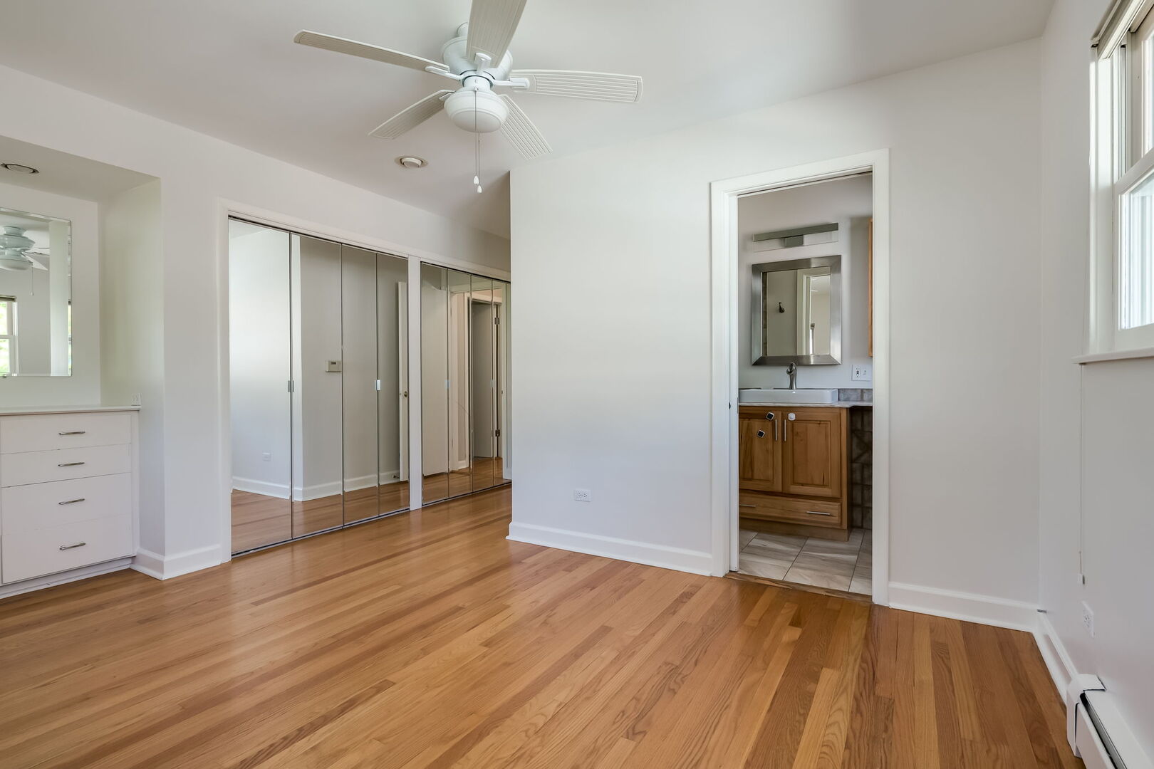 128 S Linden Avenue, Elmhurst, IL 60126