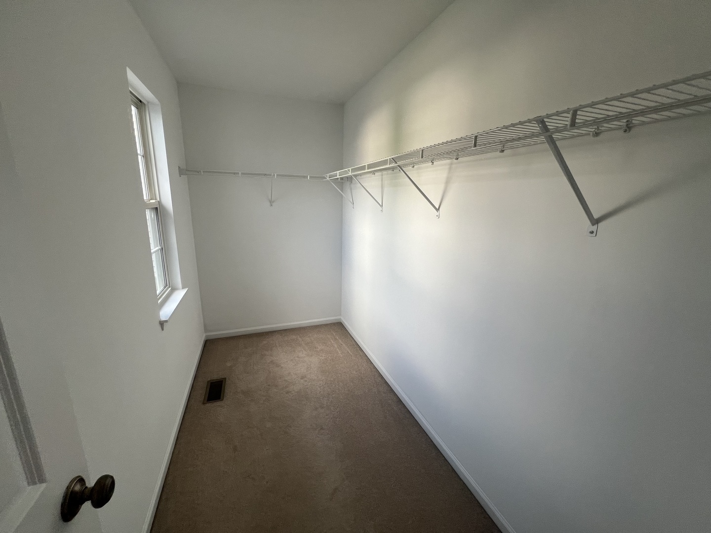 2820 White Thorn Circle #2820, Naperville, IL 60564