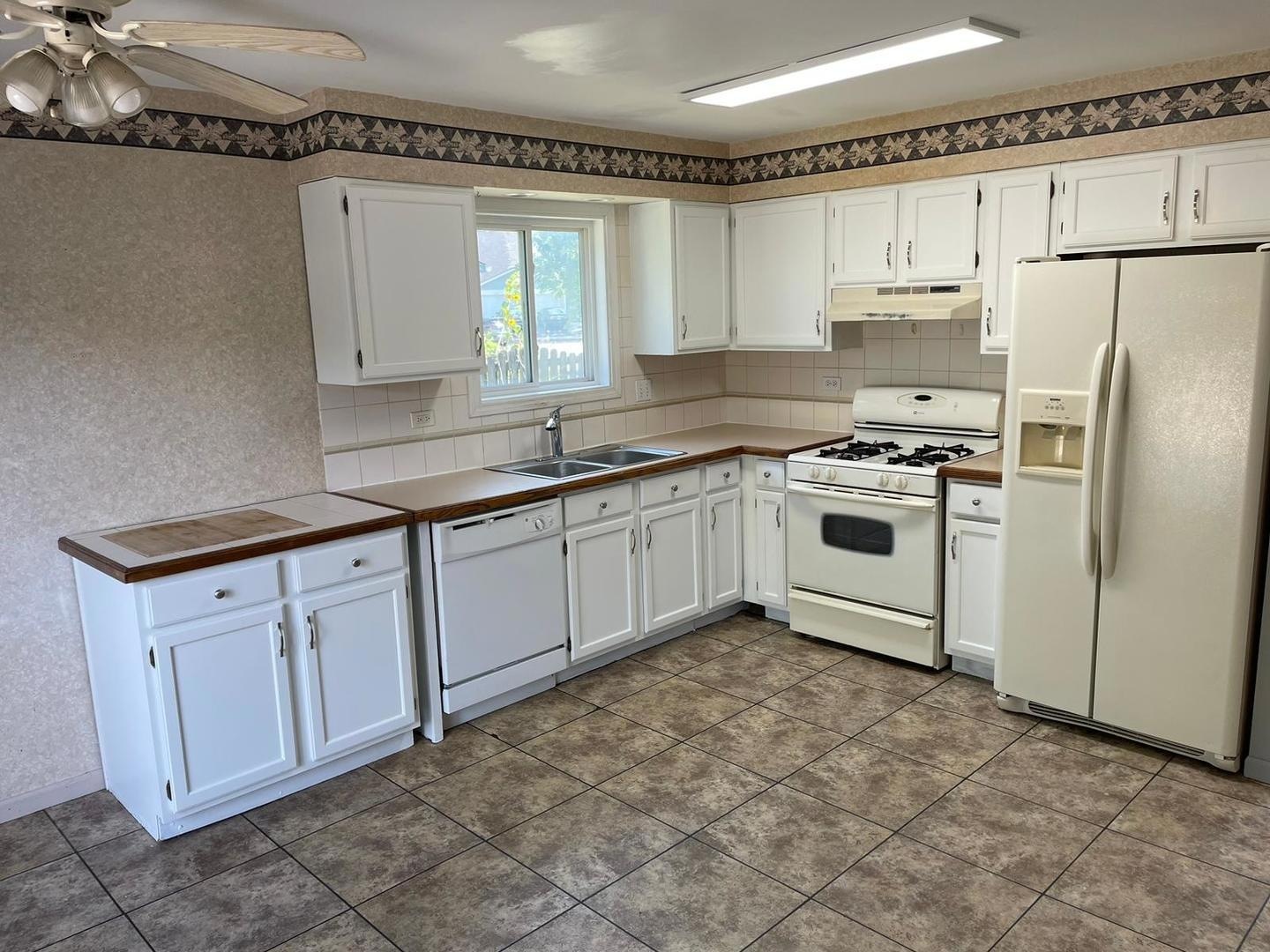 725 Clearwood Court, Aurora, IL 60504