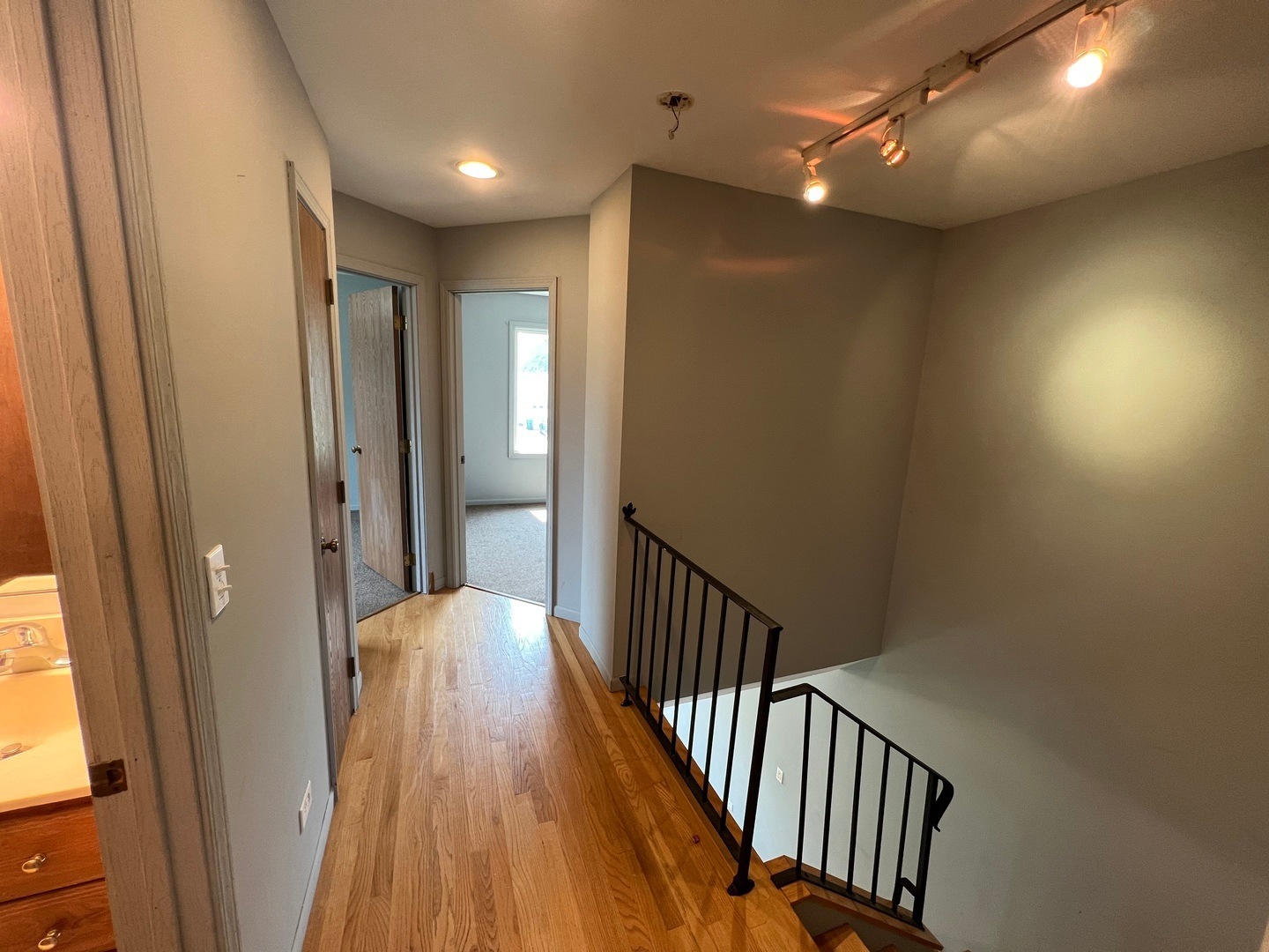 725 Clearwood Court, Aurora, IL 60504