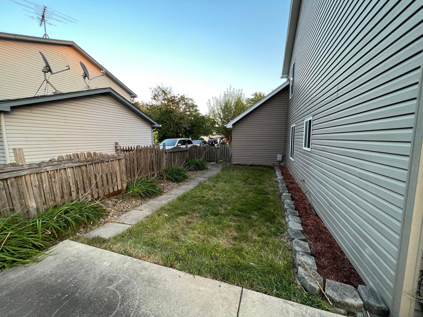 725 Clearwood Court, Aurora, IL 60504