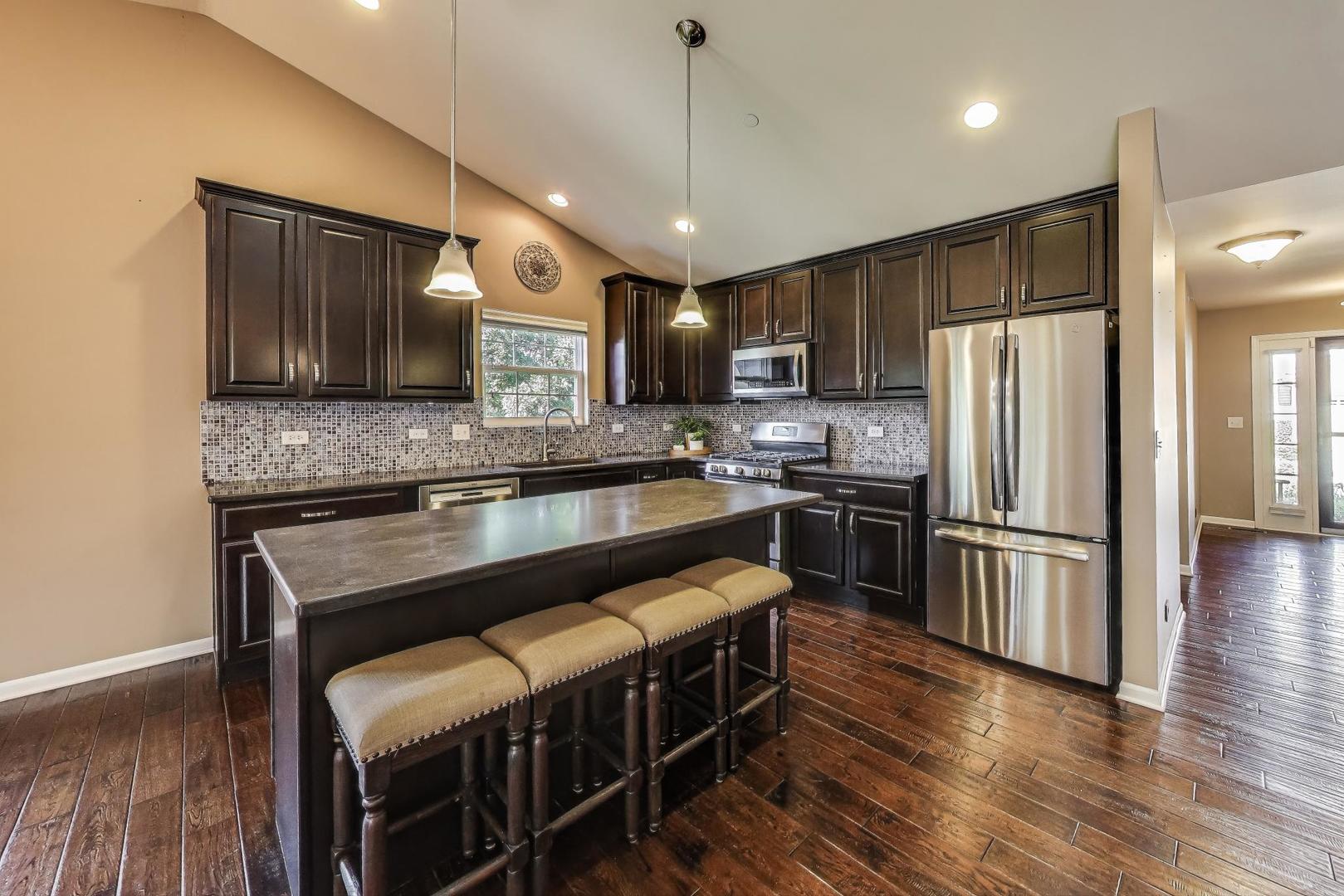 64 Tall Grass Court, Streamwood, IL 60107