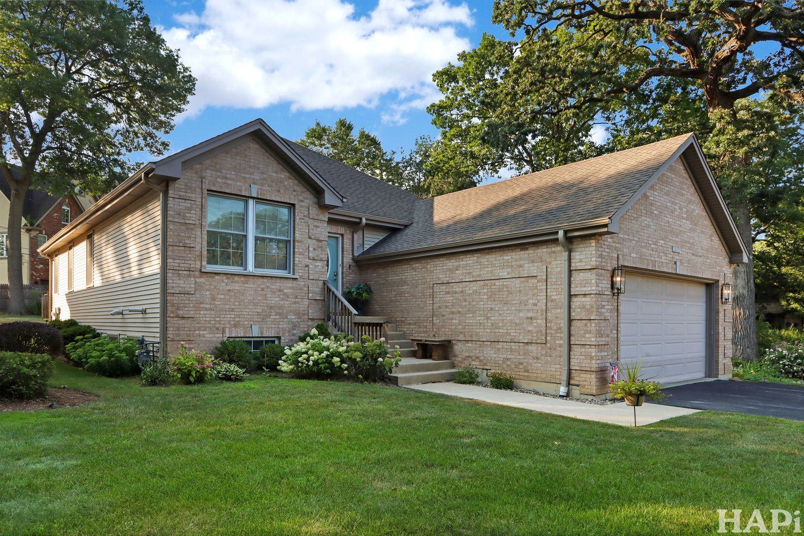 26332 N Hickory Avenue, Mundelein, IL 60060