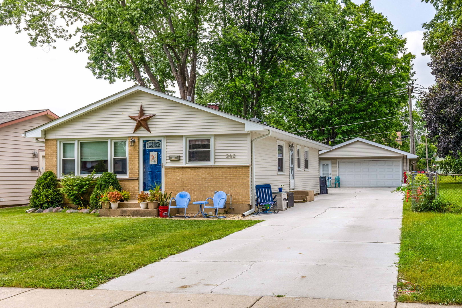 262 N Fairlawn Avenue, Mundelein, IL 60060