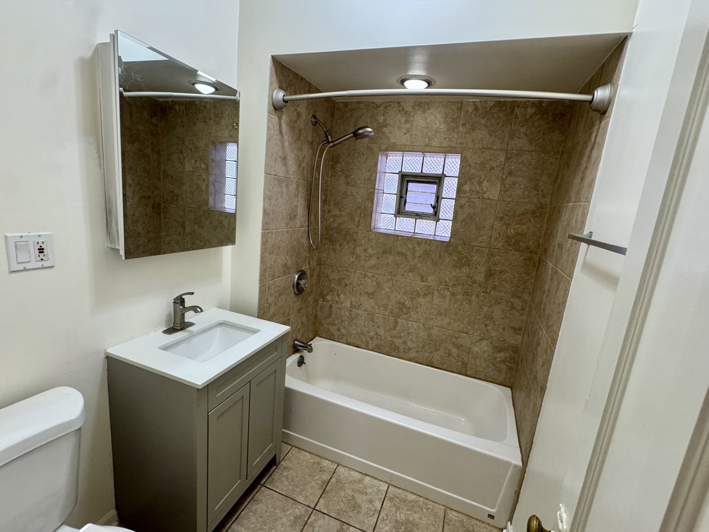 5253 W Cullom Avenue, Chicago, IL 60641