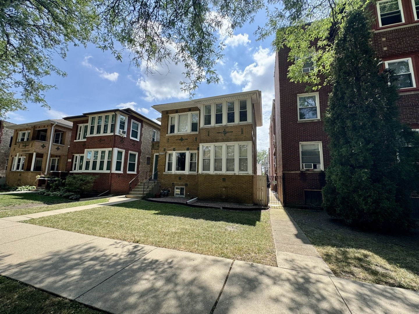 5253 W Cullom Avenue, Chicago, IL 60641
