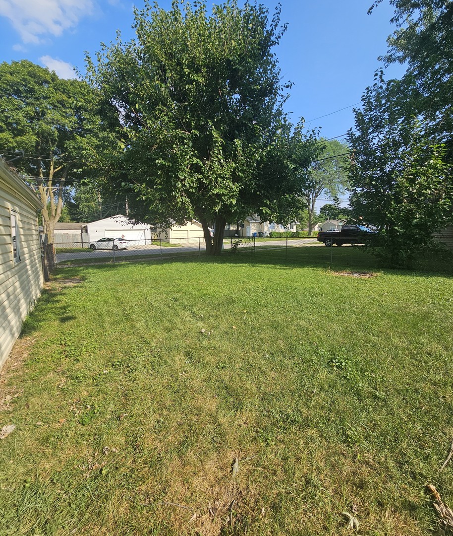 900 Charles Street, Aurora, IL 60506