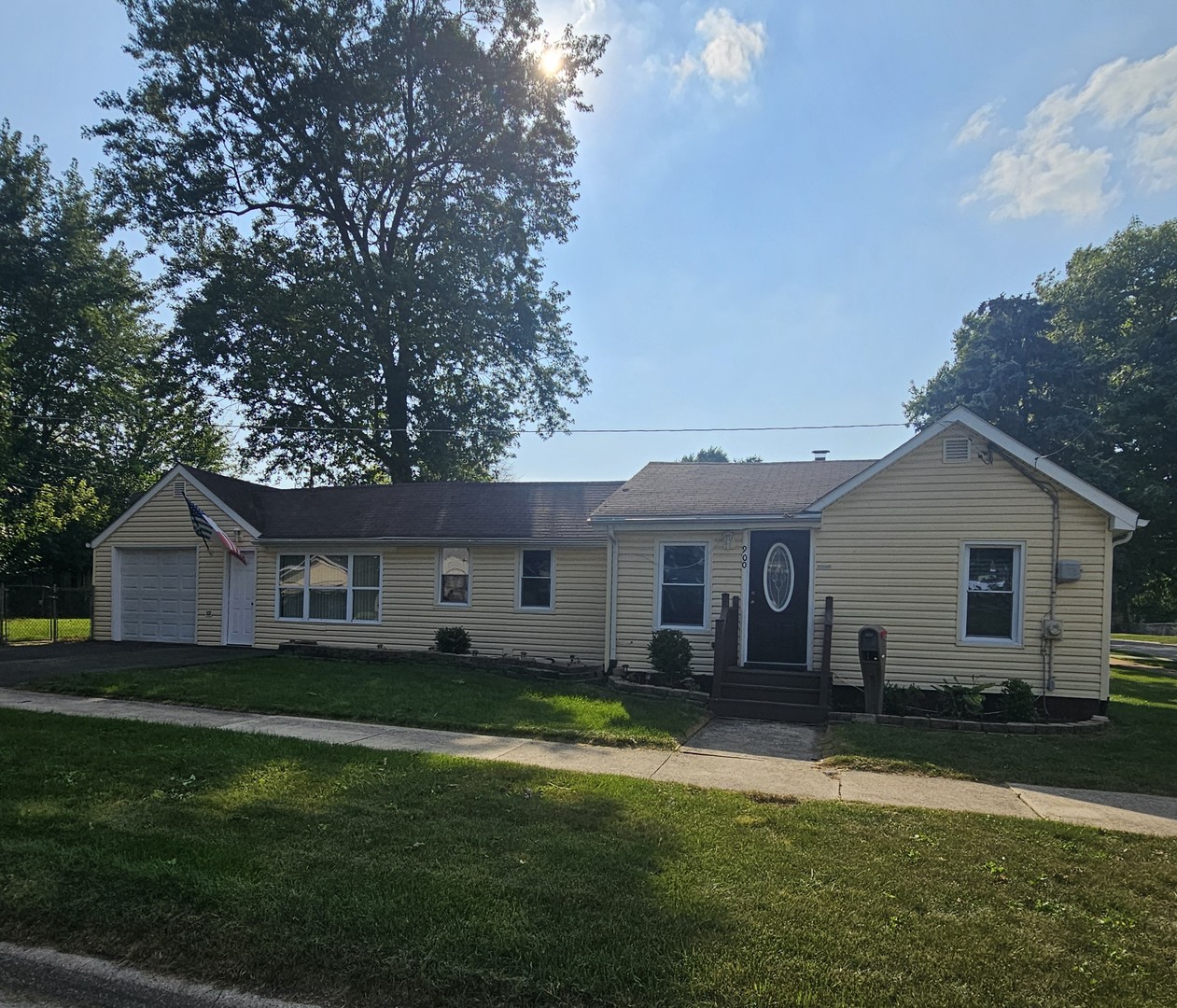 900 Charles Street, Aurora, IL 60506