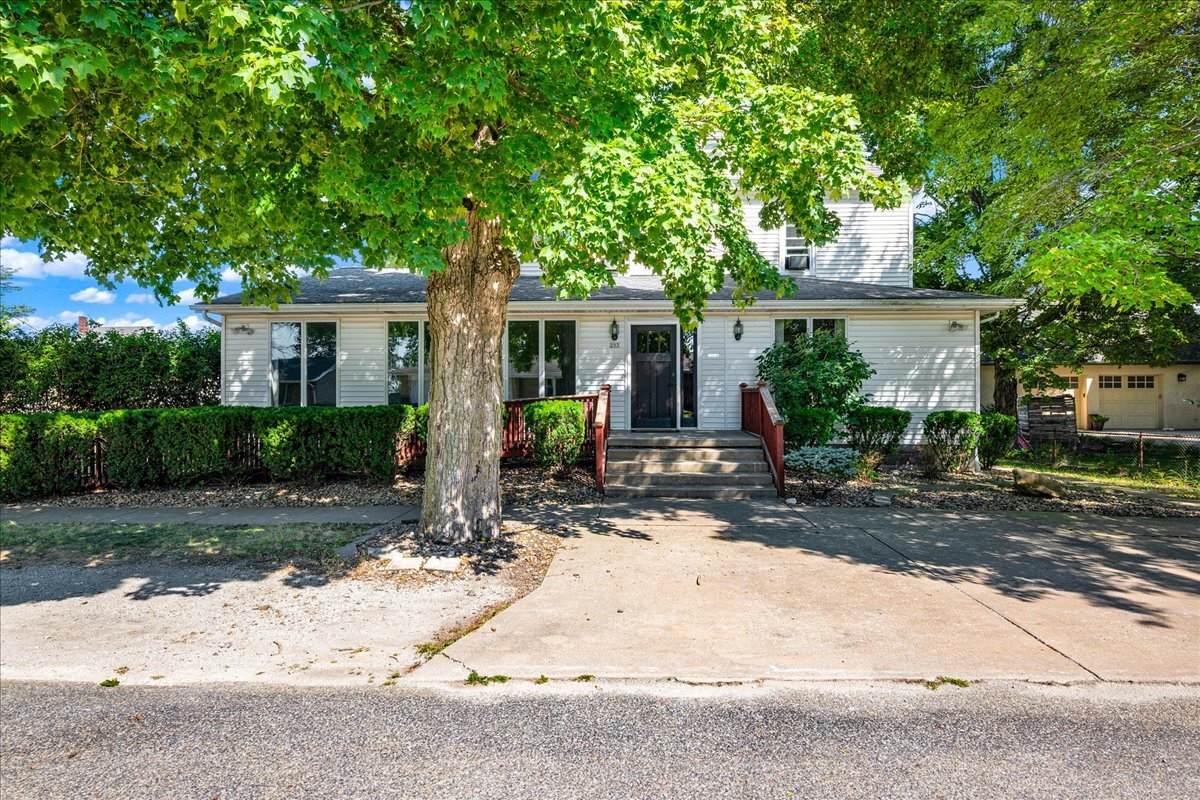 203 W Franklin Street, Carlock, IL 61725