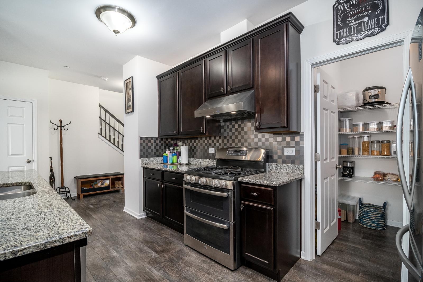 2812 Henley Lane, Naperville, IL 60540