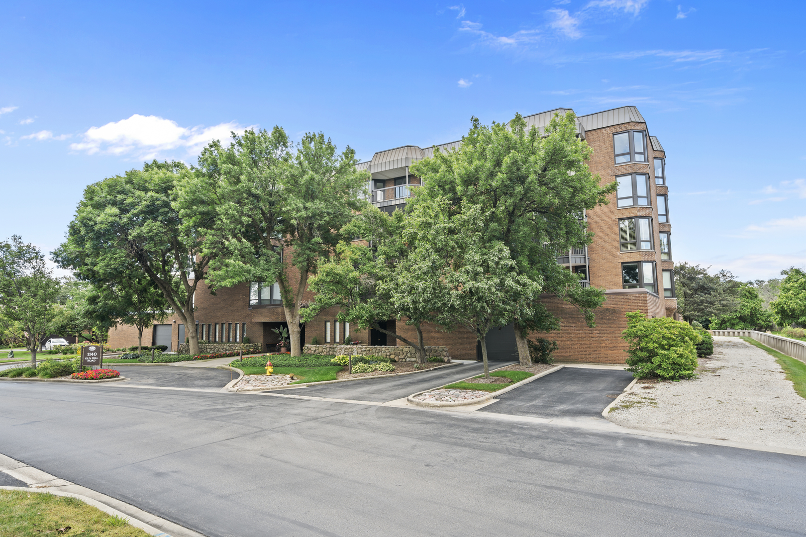 1140 Old Mill Road #303F, Hinsdale, IL 60521