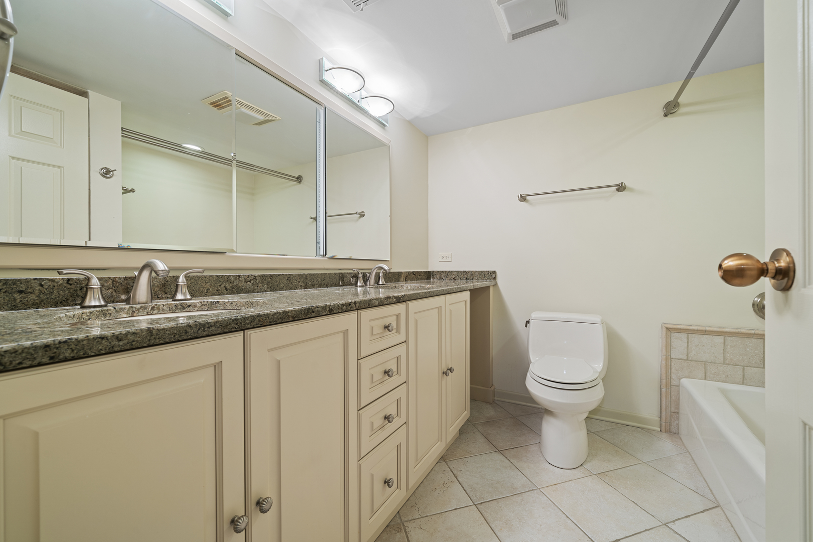 1140 Old Mill Road #303F, Hinsdale, IL 60521