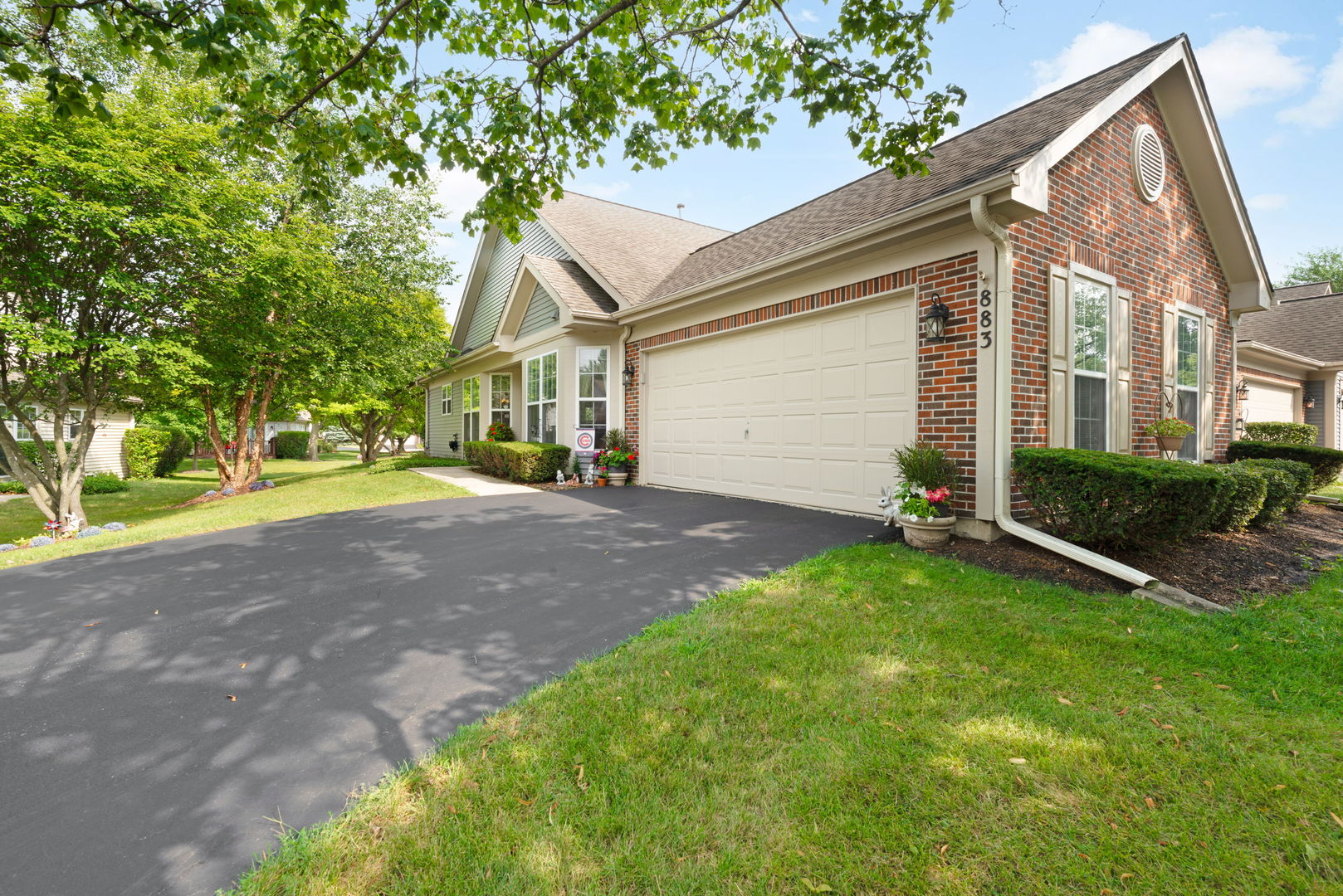 883 Wembley Court, Elgin, IL 60120