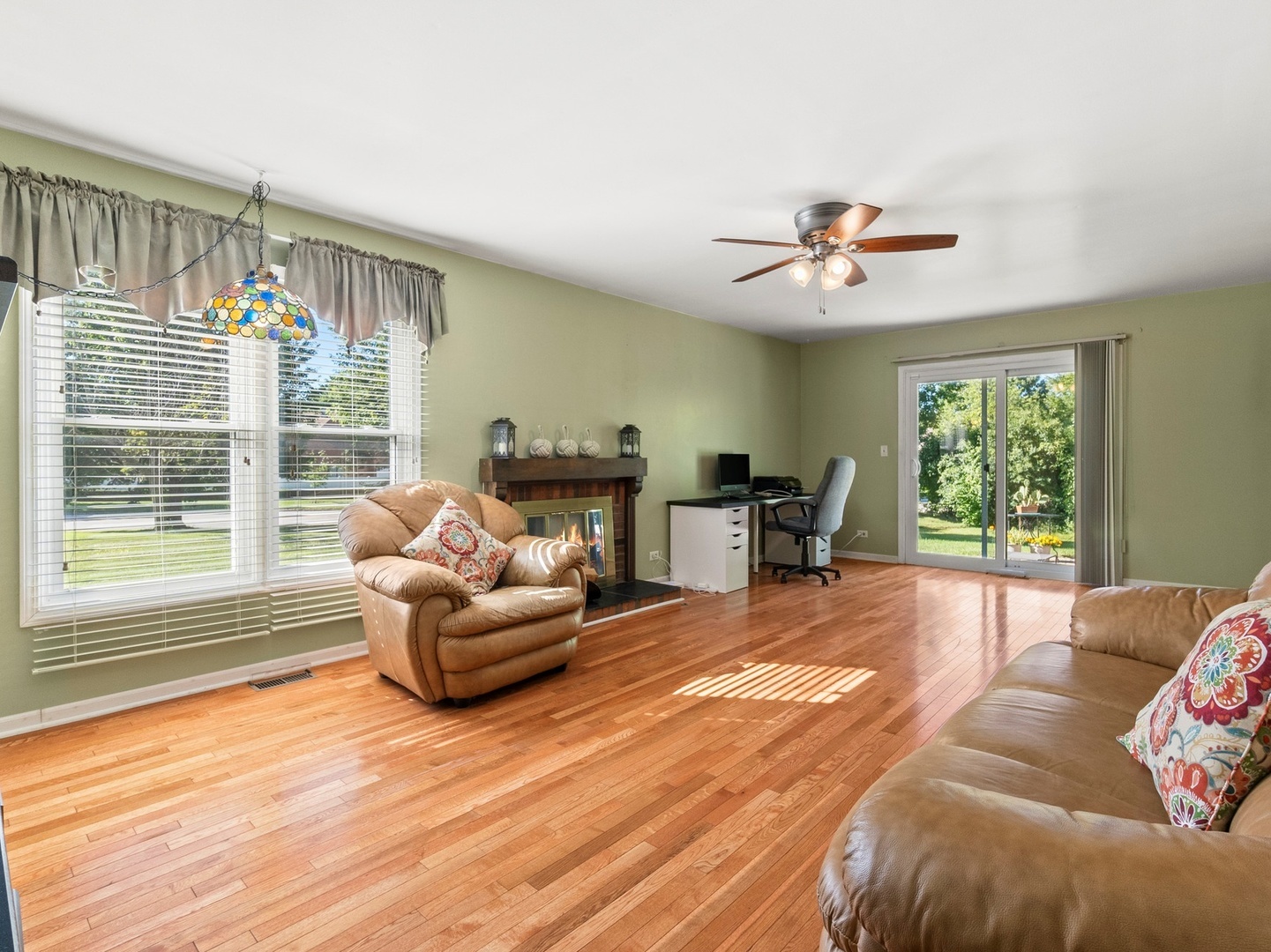 445 Travelaire Avenue, Naperville, IL 60565