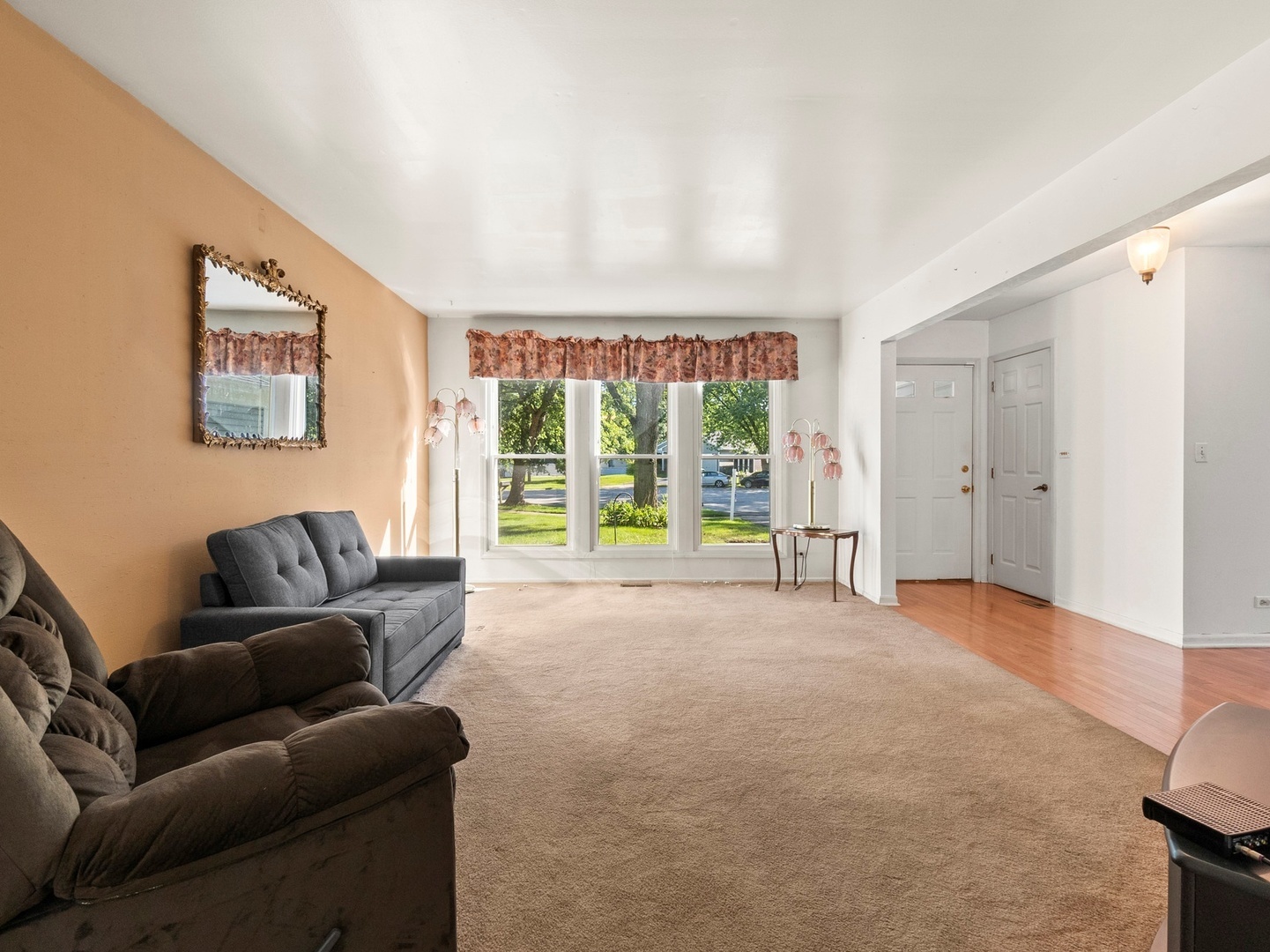 445 Travelaire Avenue, Naperville, IL 60565