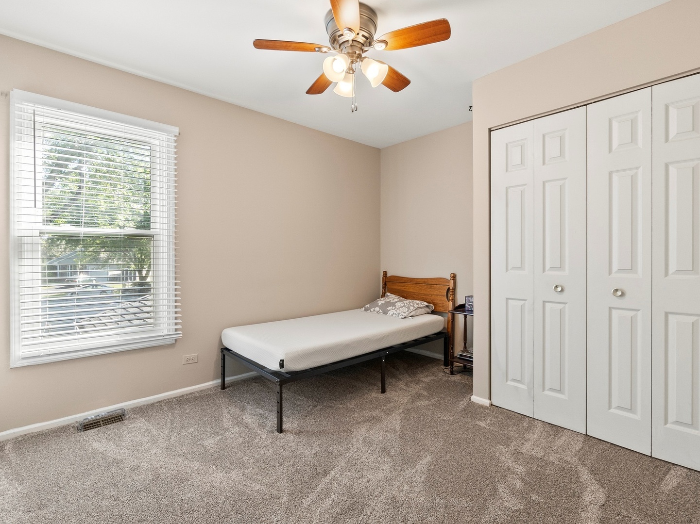 445 Travelaire Avenue, Naperville, IL 60565
