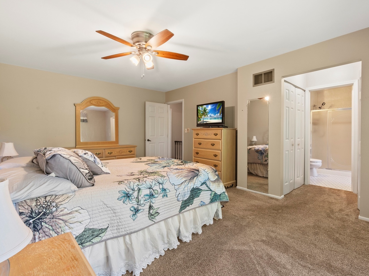 445 Travelaire Avenue, Naperville, IL 60565