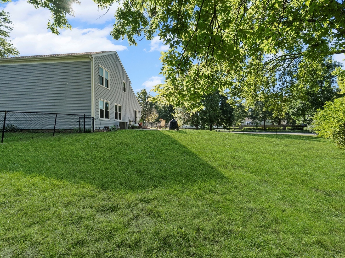 445 Travelaire Avenue, Naperville, IL 60565