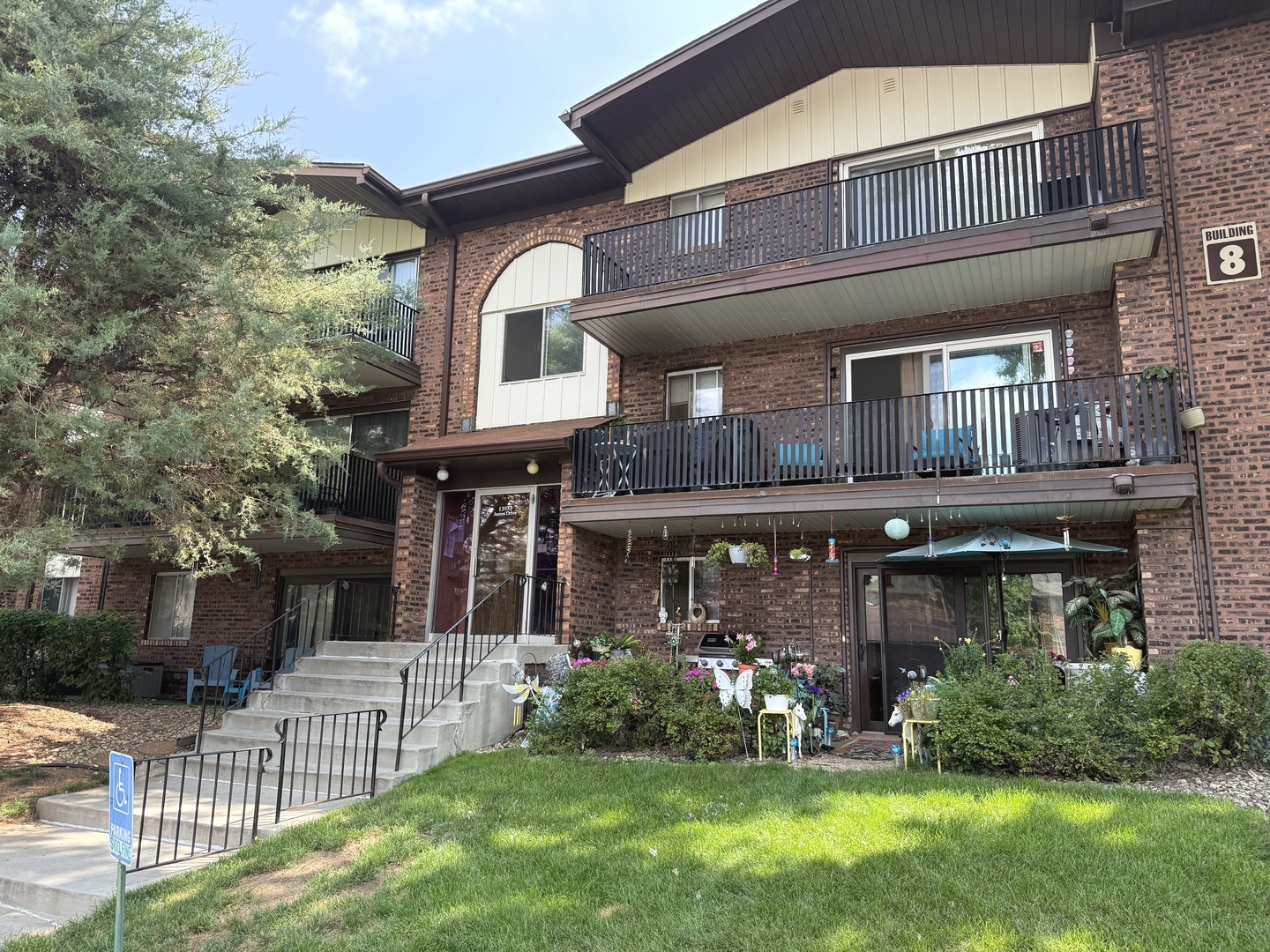 13933 James Drive #820, Crestwood, IL 60418