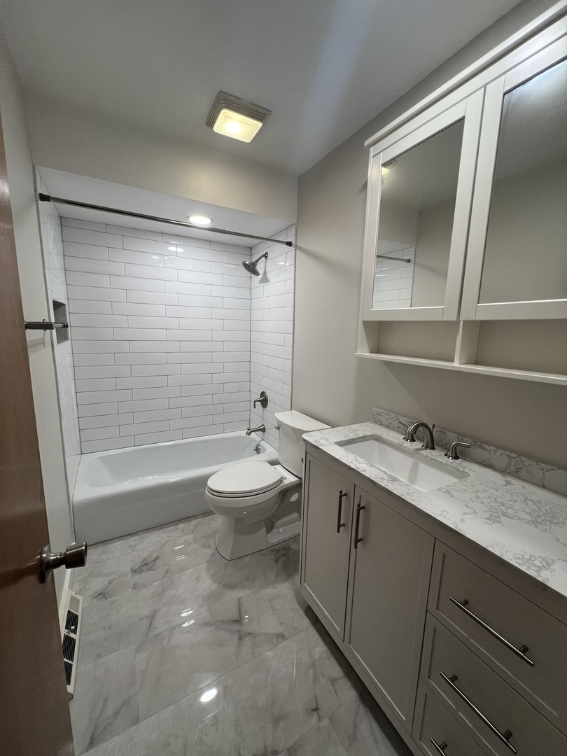 6 W Cypress Street, Arlington Heights, IL 60005