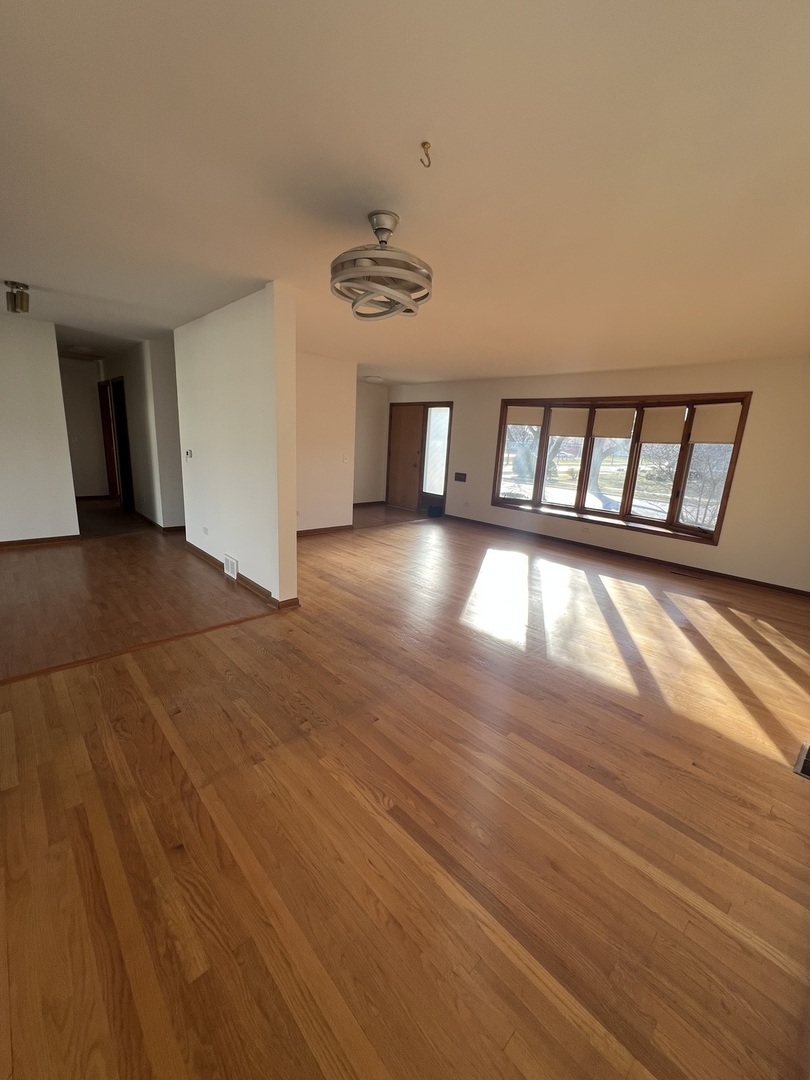 6 W Cypress Street, Arlington Heights, IL 60005