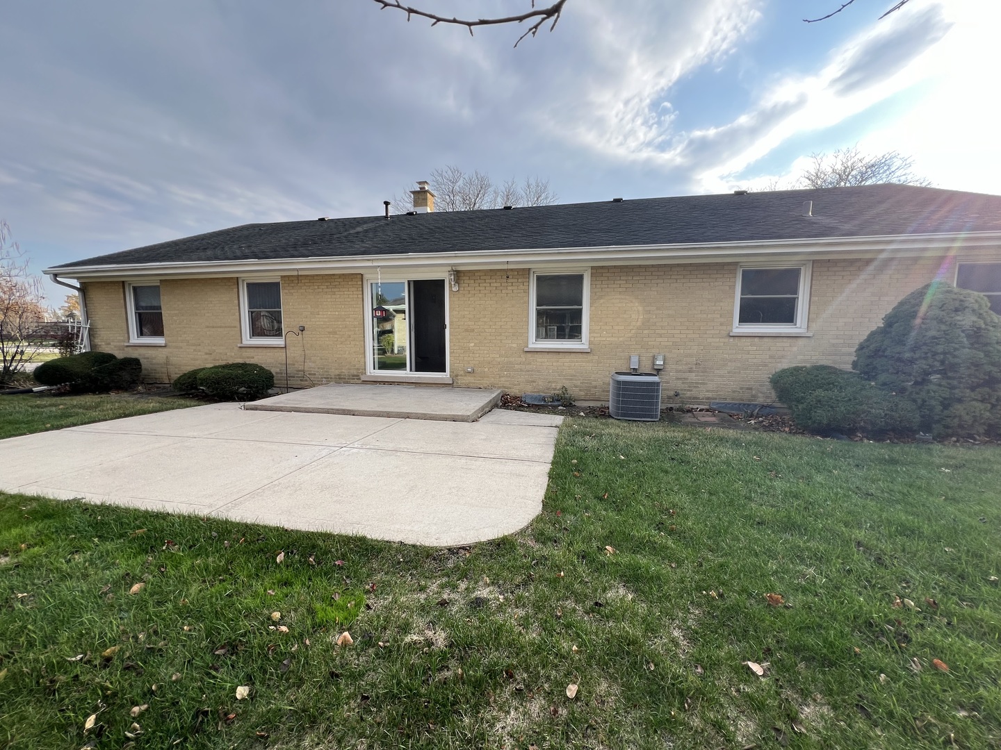 6 W Cypress Street, Arlington Heights, IL 60005