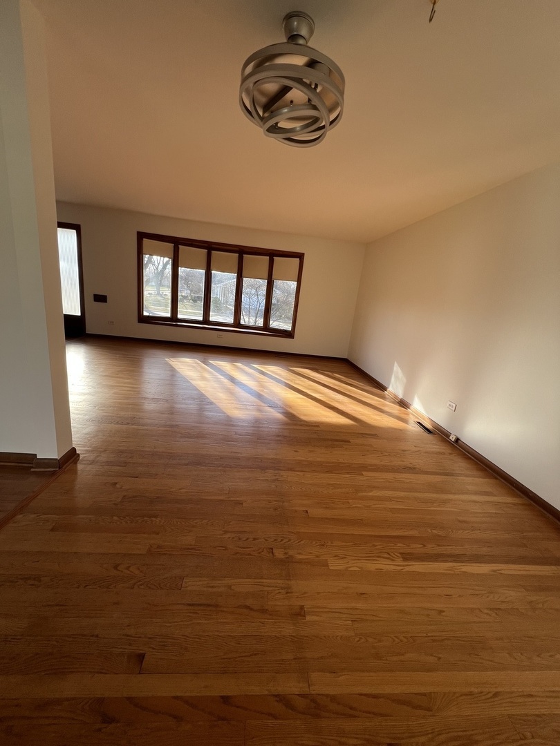 6 W Cypress Street, Arlington Heights, IL 60005