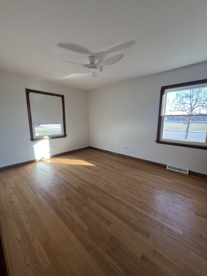 6 W Cypress Street, Arlington Heights, IL 60005